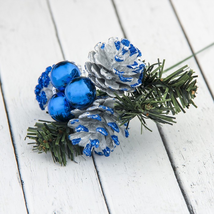 Декор "Зимний сон" шишки и шарики 8*10 см