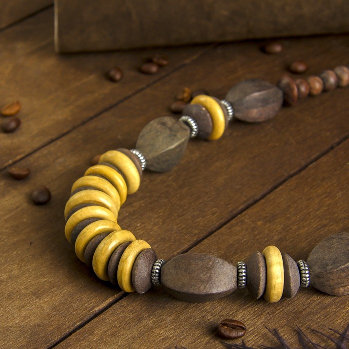 Колье "Бежевый амулет" 27х5х0,5 см