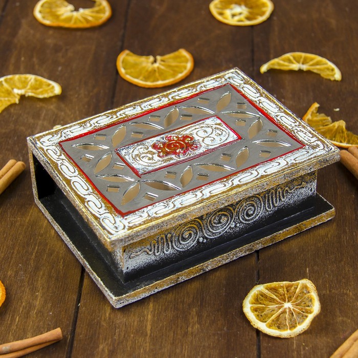 Шкатулка "Лепестки на тёмном" 15х11х5 см