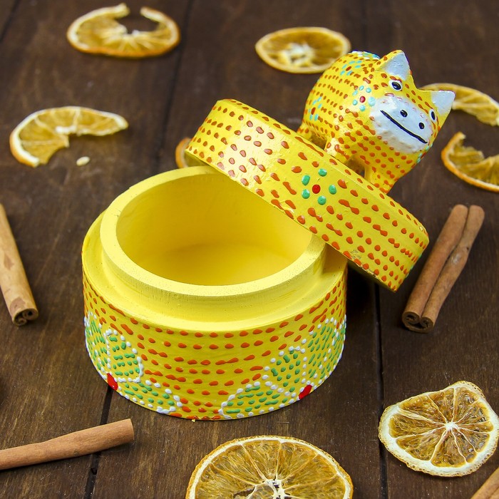 Сувенир дерево "Свинка шкатулка" 9,5х9,5х10 см жёлтая