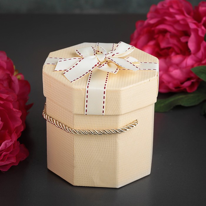 Коробка подарочная 11 х 11 х 11 см