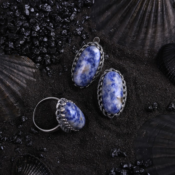 Гарнитур посеребрение 2 предмета: серьги, кольцо, пьедестал "Содалит", 19 размер