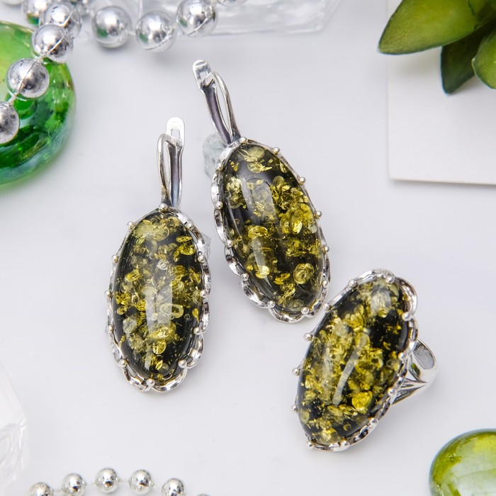 Гарнитур посеребрение 2 предмета: серьги, кольцо, корона "Янтарь", цвет зеленый, 17,5 размер