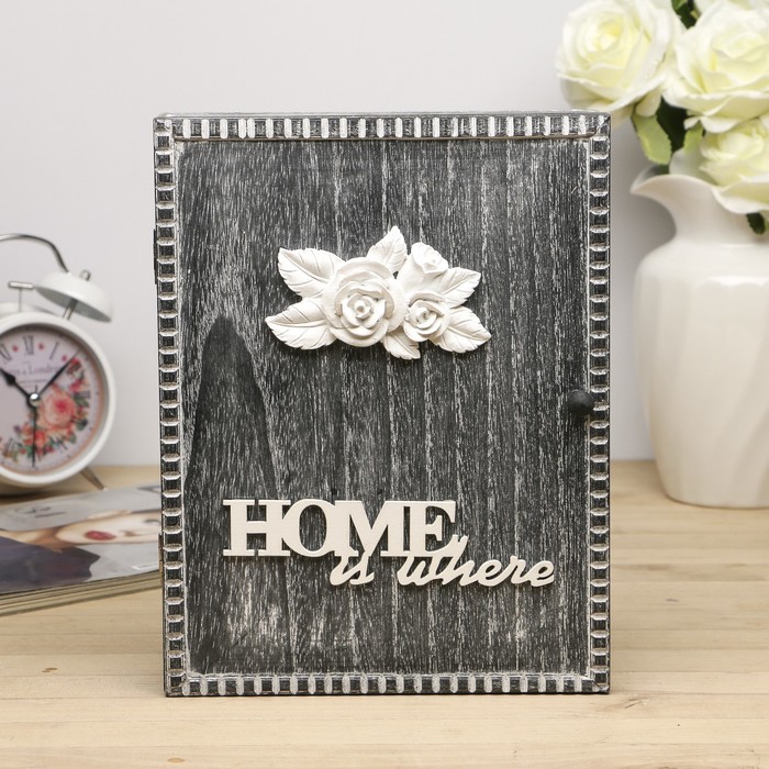 Ключница дерево 6 крючков "Розы на чёрном" 26х20х6 см