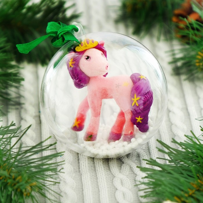 Питомец в новогоднем шаре «Сказка рядом», 8 см