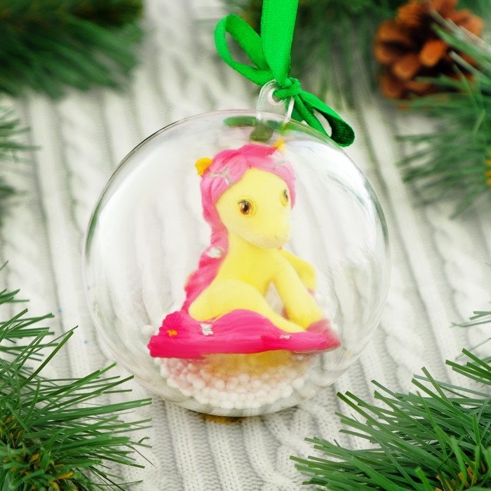 Питомец в новогоднем шаре «Сказка рядом», 8 см