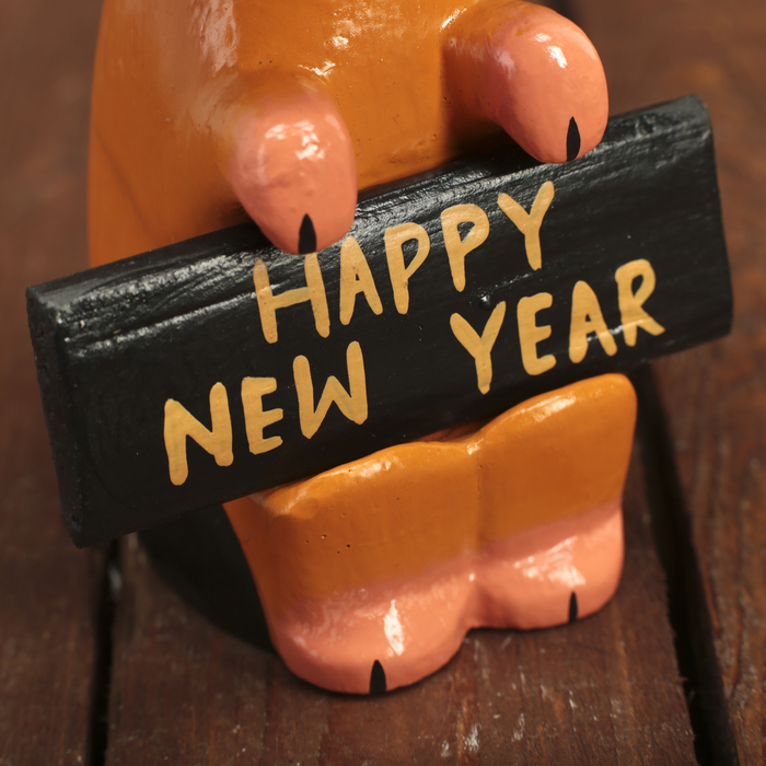 Сувенир дерево "Свинка с табличкой" 9х8,5х20 см