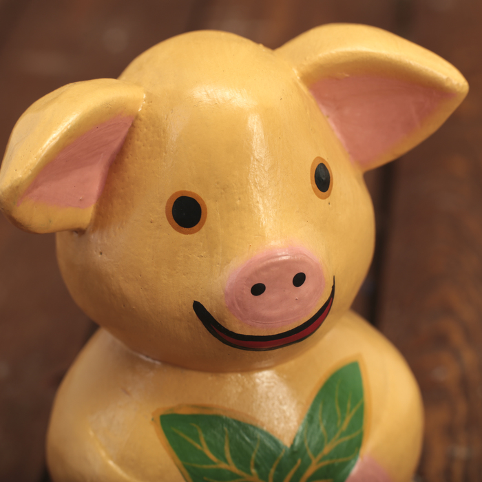 Сувенир дерево "Свинка с листочком" 9х7х14 см