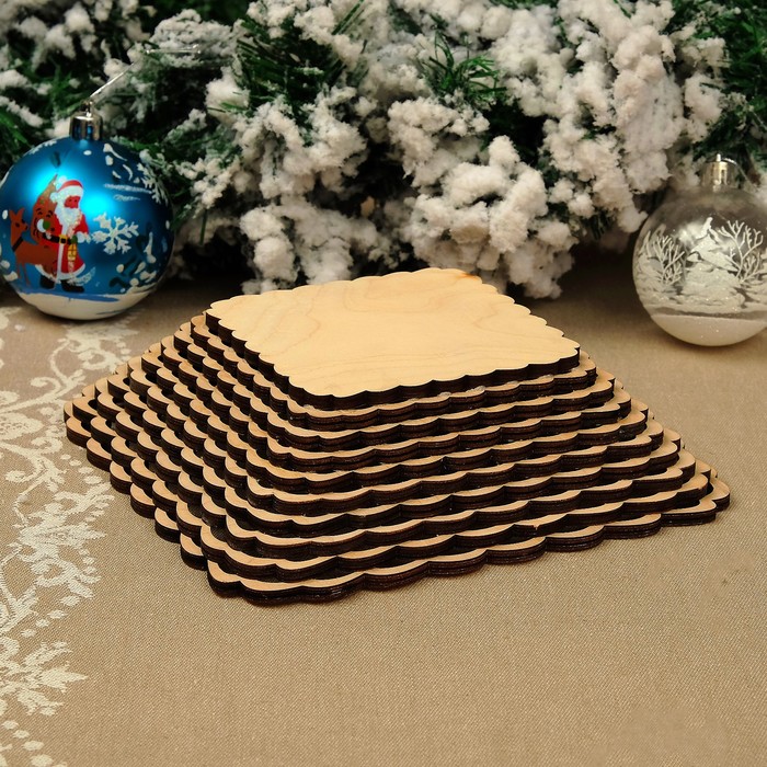 Сухарница «Хрюши играют в снежки», 17,5×17,5×4 см