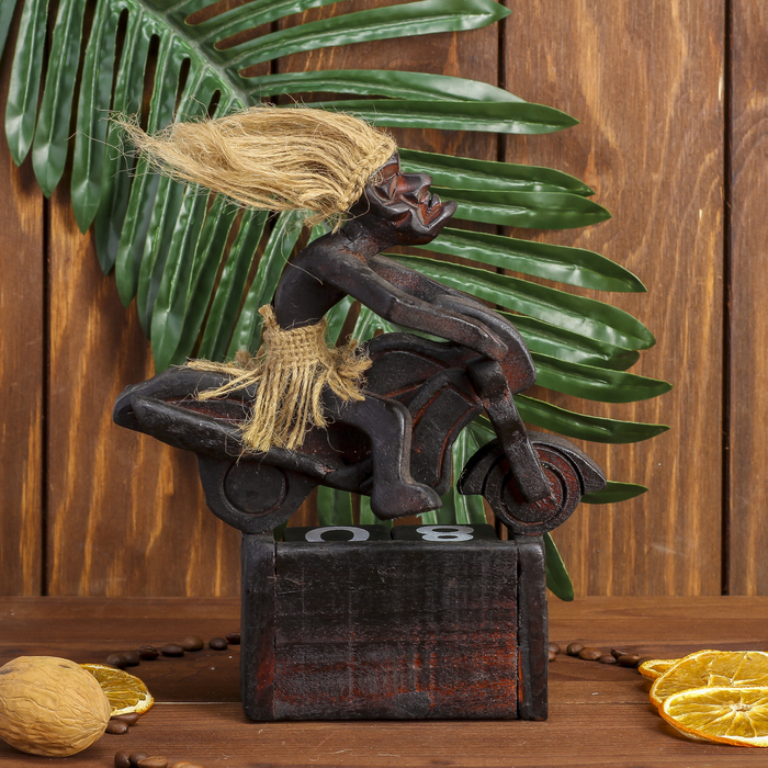 Сувенир дерево календарь "Абориген на мотоцикле" 21х18х7 см