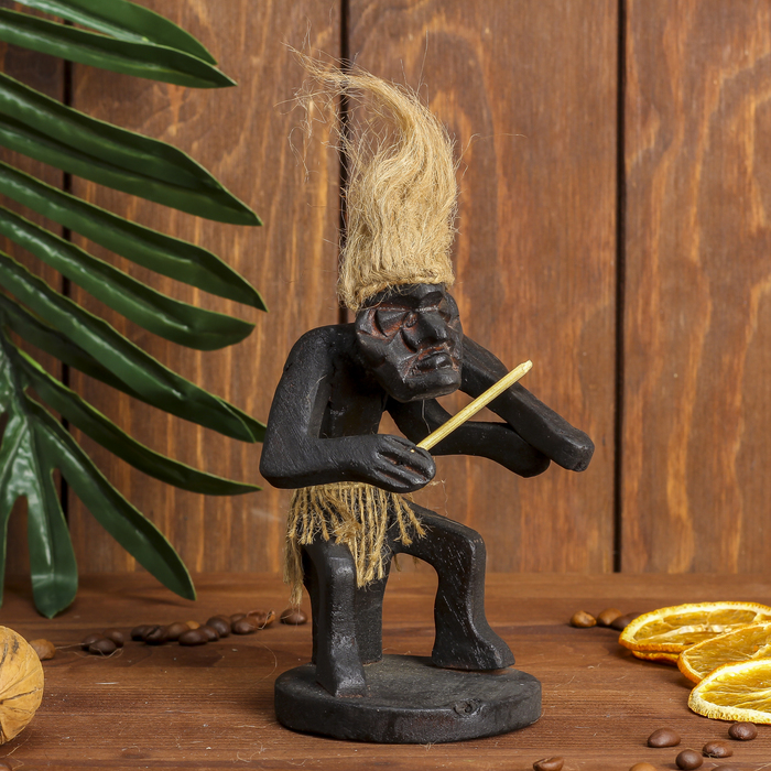 Сувенир дерево "Абориген со скрипкой" 14х7,5х7,5 см