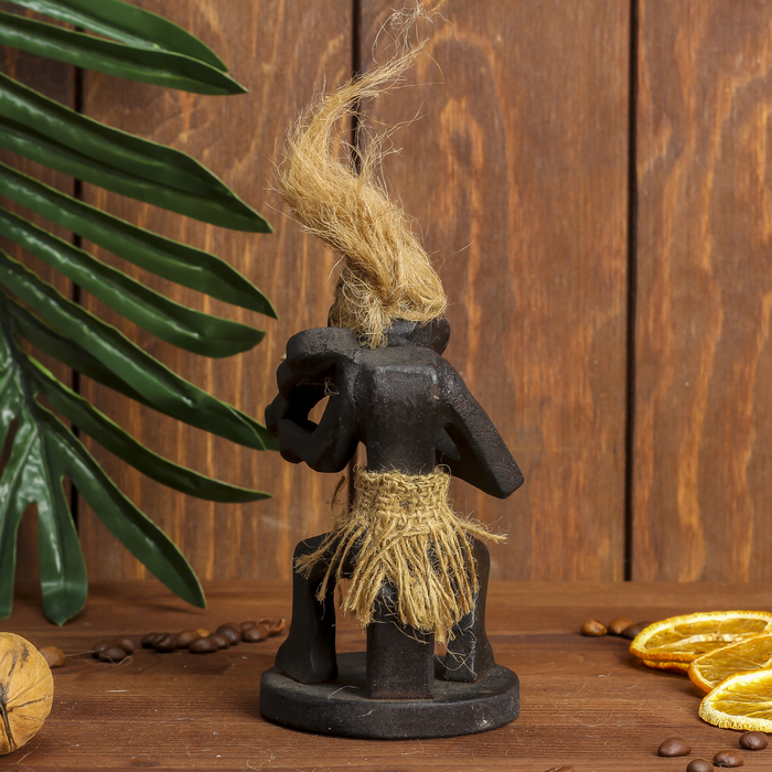 Сувенир дерево "Абориген со скрипкой" 14х7,5х7,5 см