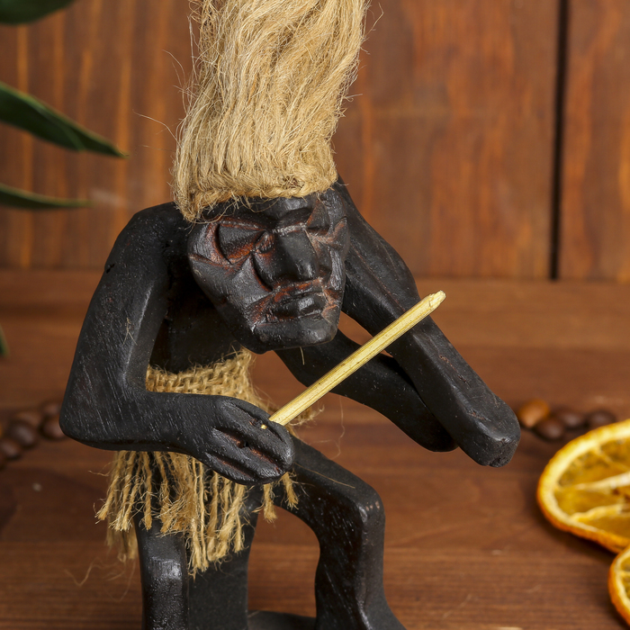 Сувенир дерево "Абориген со скрипкой" 14х7,5х7,5 см