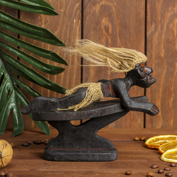 Сувенир дерево "Абориген по волнам" 13х19х7 см