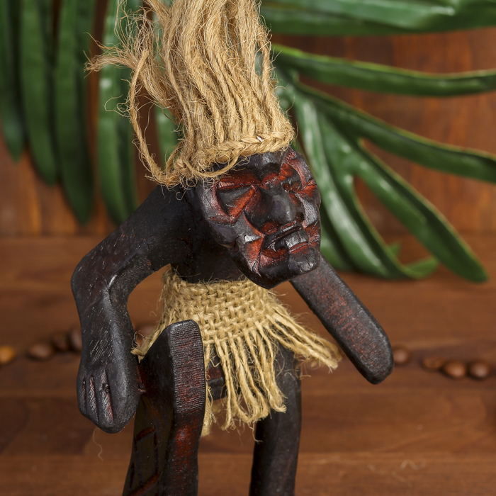 Сувенир дерево "Абориген с доской для сёрфинга" 15х6х5 см