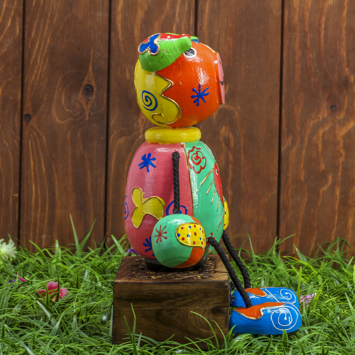 Сувенир дерево "Свинка лапки на верёвках" 14х8,5х20 см