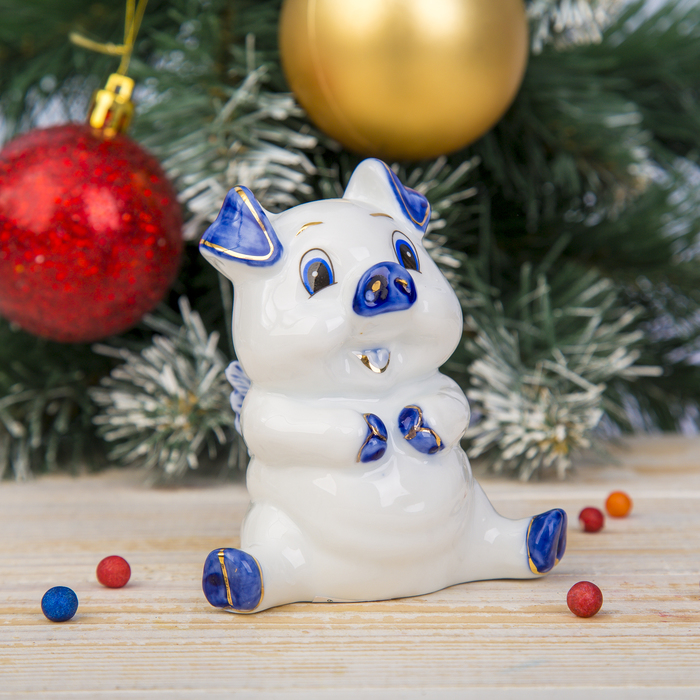 Сувенир керамика "Хрюшка-свинюшка радостный" белая с синим 10х9х7,5 см