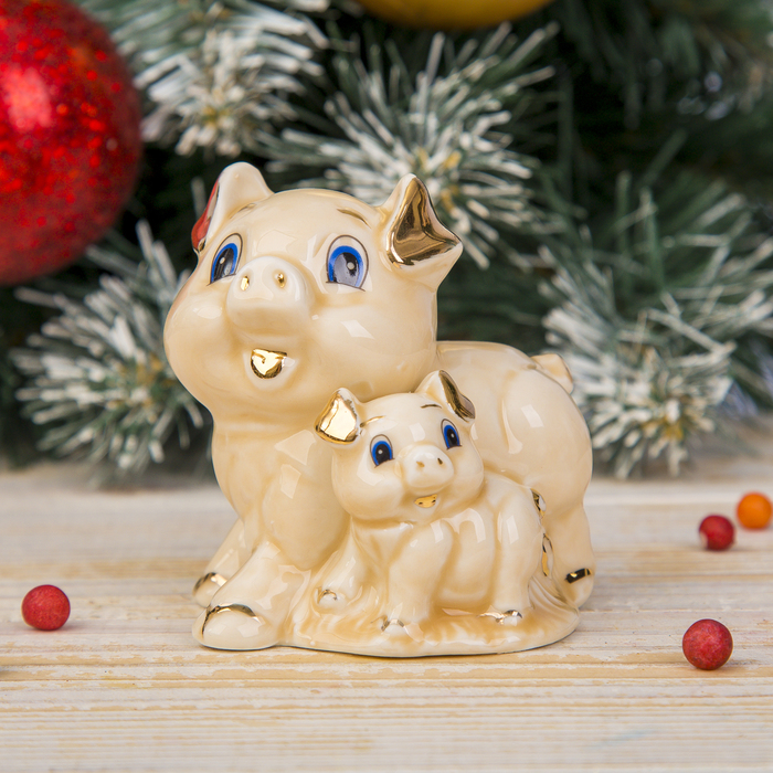 Сувенир керамика "Хрюшка-свинюшка с поросёнком" кремовая 7,5х8х7 см