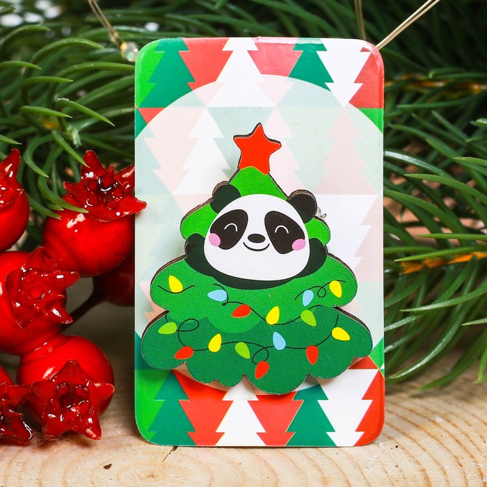 Новогодний значок "Панда"
