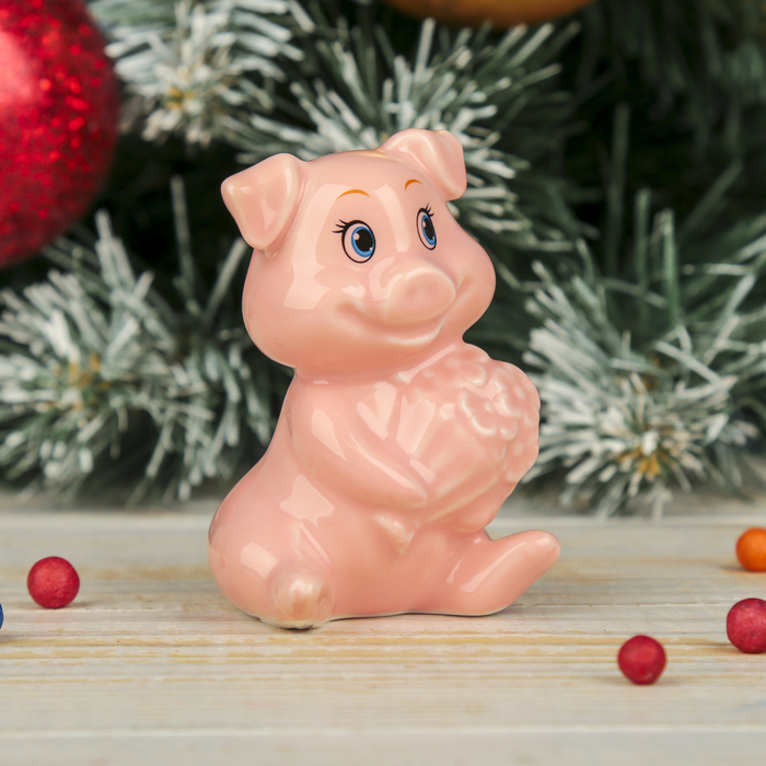 Сувенир керамика "Розовый Пятачок с букетом цветов" 7х4,5х4,5 см