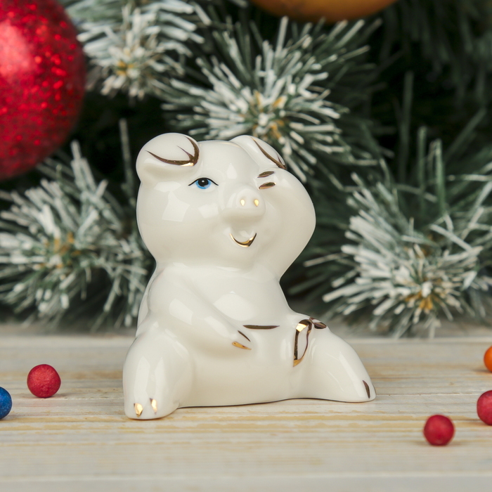 Сувенир керамика "Белый поросёнок-малыш трёт глазки" 7х7,2х5 см