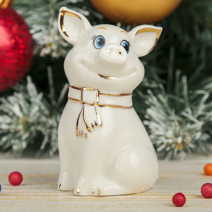 Сувенир керамика "Белый поросёнок Харитоша в шарфике" 9,7х5,5х5,3 см