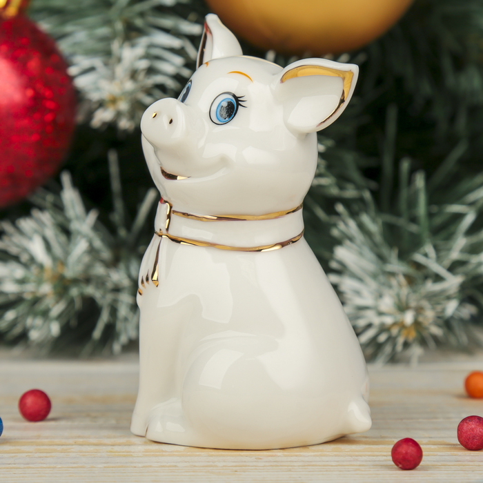 Сувенир керамика "Белый поросёнок Харитоша в шарфике" 9,7х5,5х5,3 см