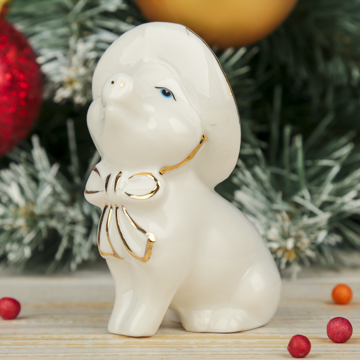 Сувенир керамика "Белый поросёнок в соломенной шляпке и с бантом" 9,6х7,5х5,5 см