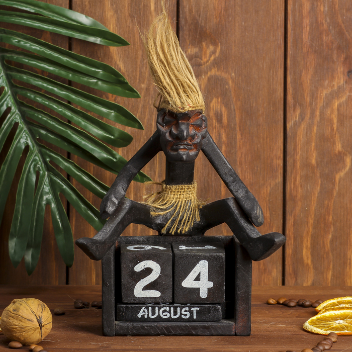 Сувенир дерево календарь "Абориген сидит" 18х15х7 см