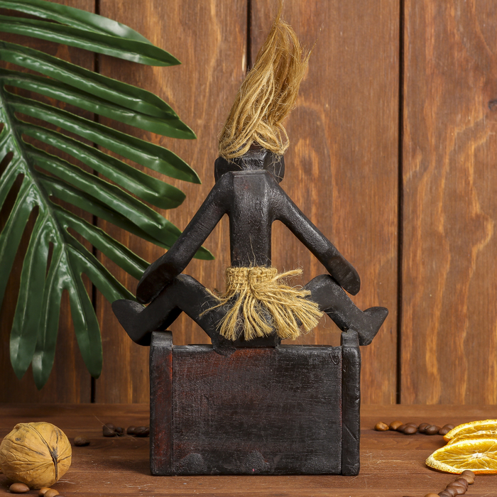 Сувенир дерево календарь "Абориген сидит" 18х15х7 см