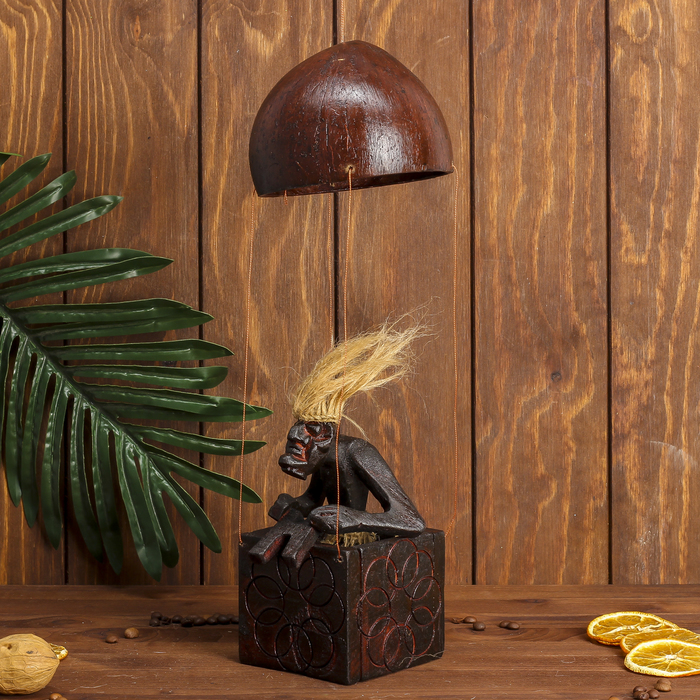 Сувенир дерево "Абориген на воздушном шаре" 30х10х10 см