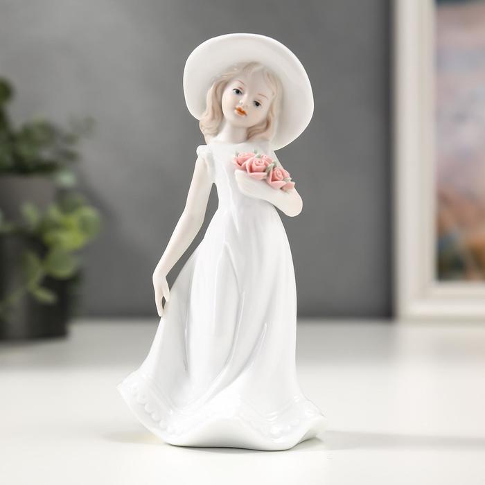 Сувенир керамика "Девочка с цветами и в шляпке" 15,2х8,5х7 см