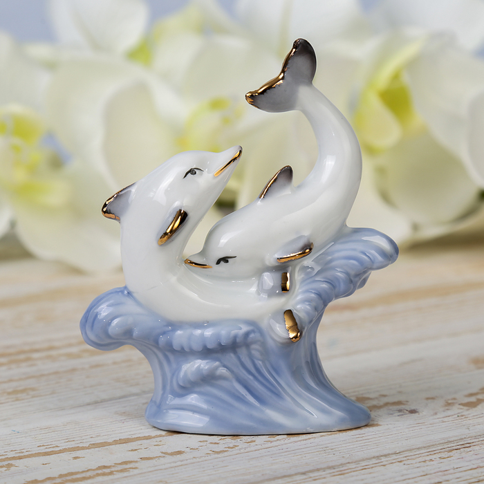 Сувенир керамика &quot;Два дельфина на волнах&quot; белые с голубым 11х9х3,5 см