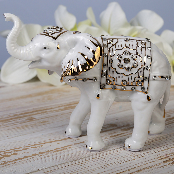 Сувенир керамика "Белый индийский слон в золотой попоне" 14х16х10 см