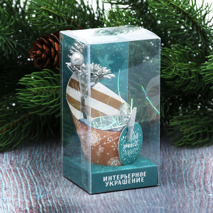 Новогодний декор с пожеланием "Пусть зима принесёт счастье"