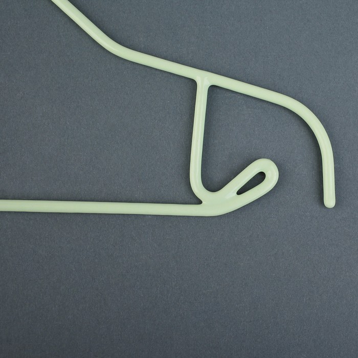 Вешалка антискользящая с ПВХ покрытием, 43,5х4,5х22 см, цвет европейский зелёный