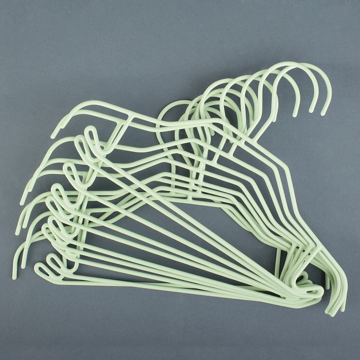 Вешалка антискользящая с ПВХ покрытием, 43,5х4,5х22 см, цвет европейский зелёный