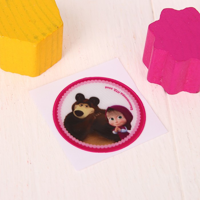 Наклейка светоотражающая Маша и Медведь, "Маша и Медведь" 5 см.