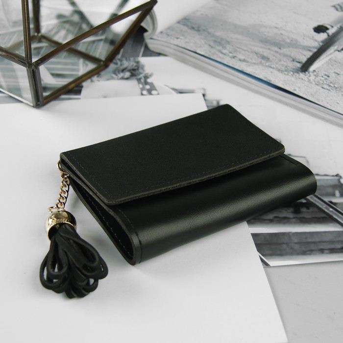 Кошелёк женский, 4 отдела, для карт, с кисточкой, цвет чёрный