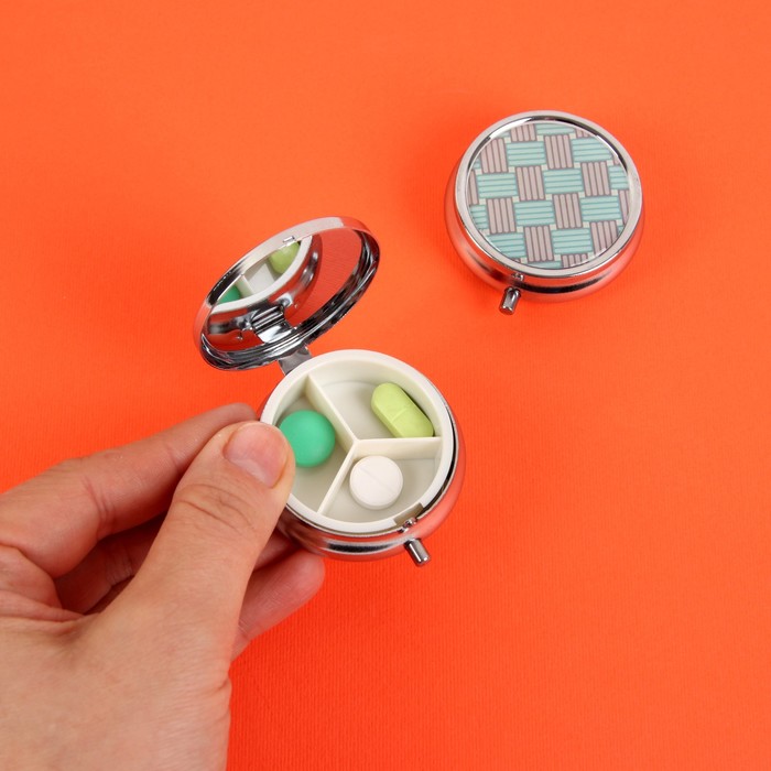 Таблетница "Плетение", с зеркалом, 3 секции, цвет серебристый/розовый/голубой