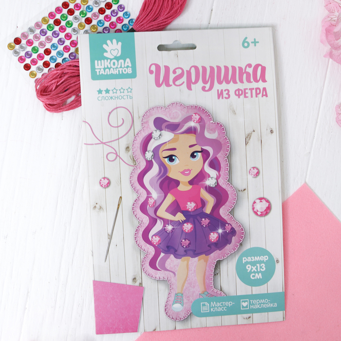 Набор для создания игрушки из фетра с термонаклейкой "Модница"