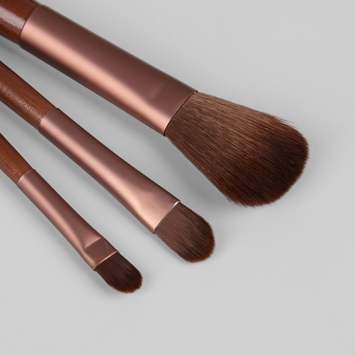 Набор кистей для макияжа «Рептилия», 7 предметов, на кнопке, цвет бордовый