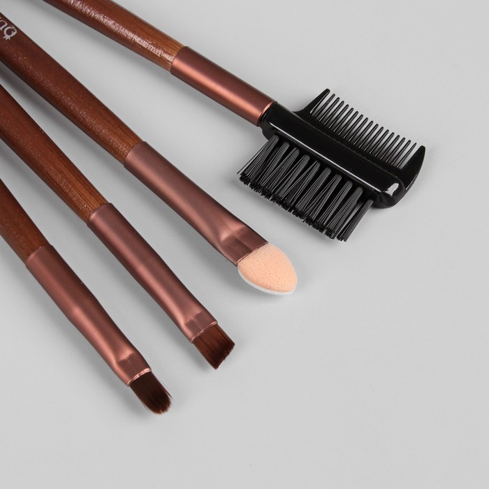 Набор кистей для макияжа «Рептилия», 7 предметов, на кнопке, цвет бордовый