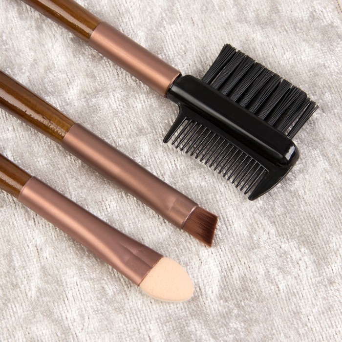 Набор кистей для макияжа «Сдержанность», 7 предметов, на кнопке, цвет молочный