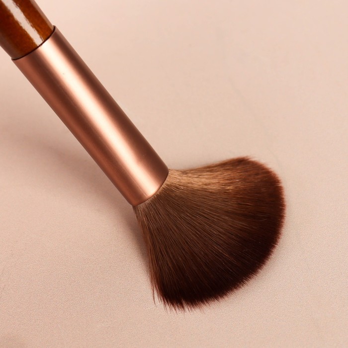 Набор кистей для макияжа «Сдержанность», 7 предметов, на кнопке, цвет коричневый