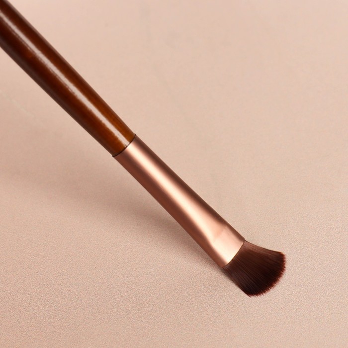 Набор кистей для макияжа «Сдержанность», 7 предметов, на кнопке, цвет коричневый