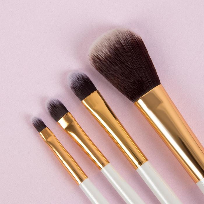 Набор кистей для макияжа «Нежность», 7 предметов, на кнопке, цвет белый