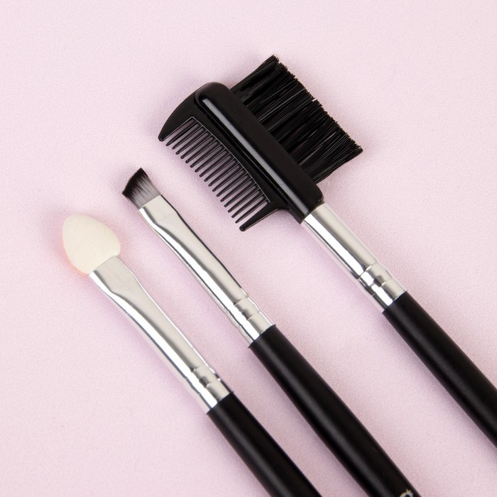 Набор кистей для макияжа «Чёрточки», 7 предметов, на кнопке, цвет красный