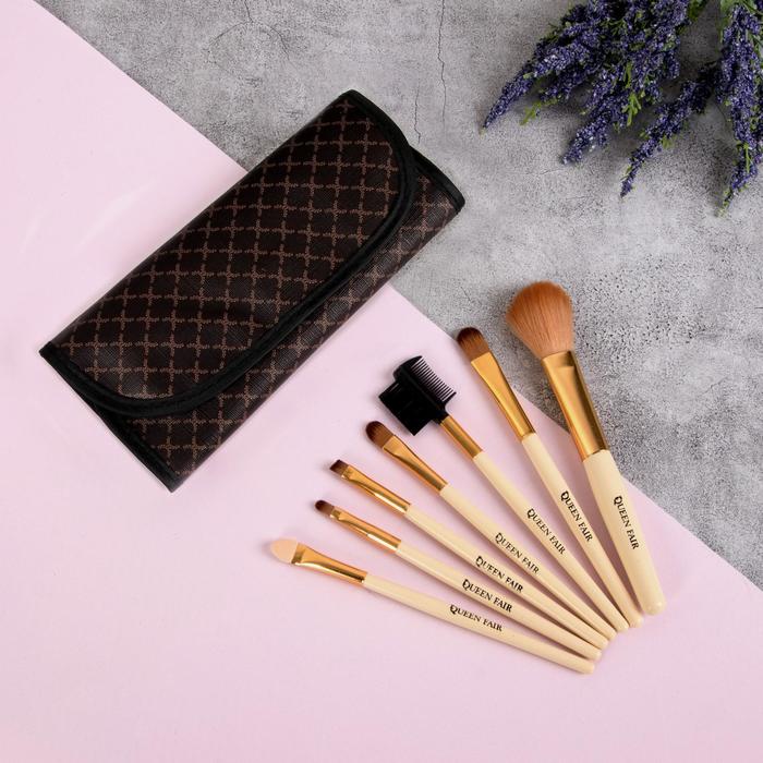 Набор кистей для макияжа «Стиль», 7 предметов, на кнопке, цвет бежевый/чёрный