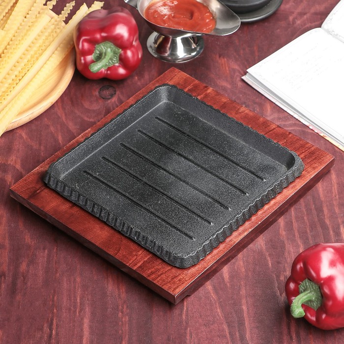 Сковорода на деревянной подставке "Квадрат. Гриль" 19х5х19х5 см